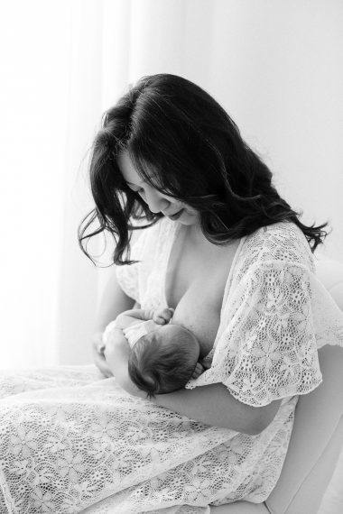 Primi giorni di vita: fotografia newborn delicata e naturale in studio a Milano