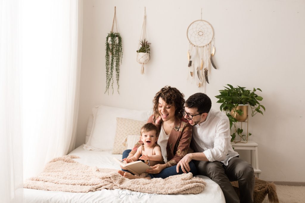 ritratto di famiglia e bambino in studio a milano