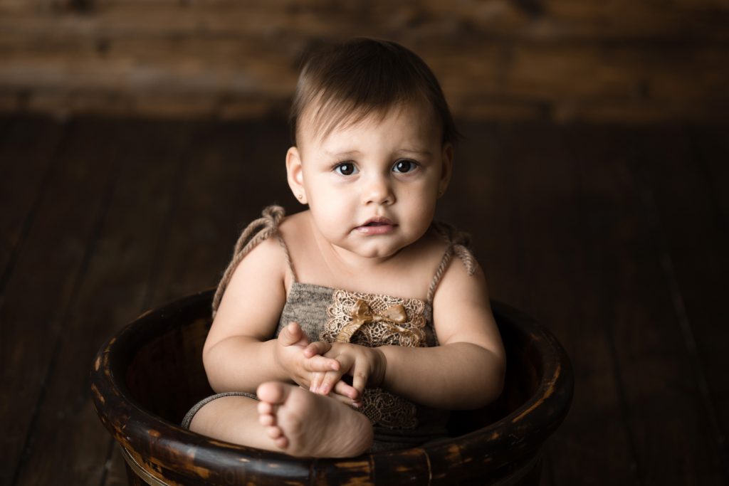bambina di 12 mesi ritratto in studio fotografico