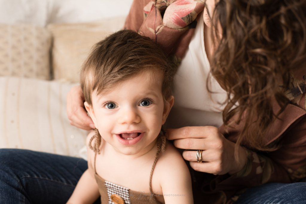 ritratto di famiglia e bambino in studio