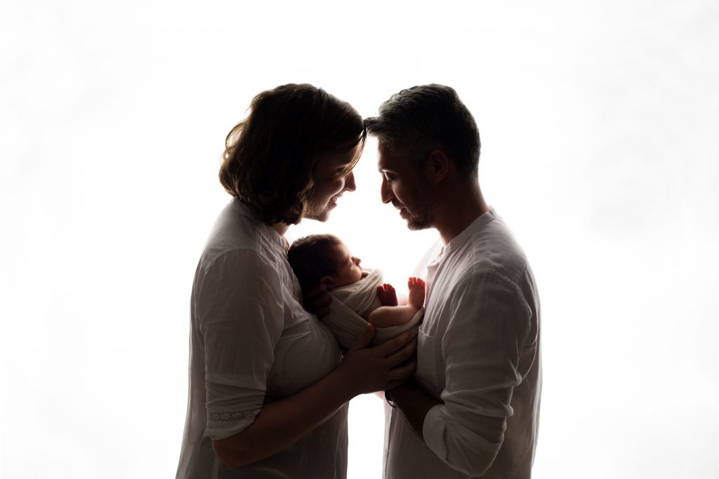 studio fotografico realizza fotografie di neonati e famiglia a milano