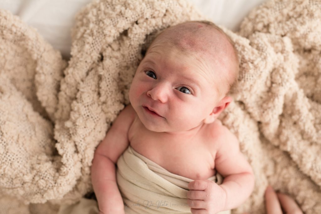 immagine di neonata nei primi giorni di vita