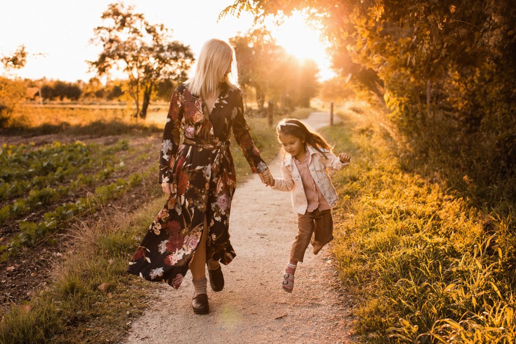 fotografo mamma e figlia al parco