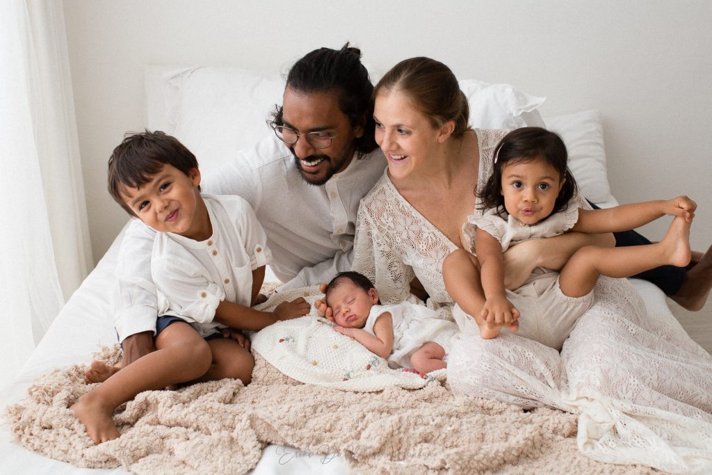 famiglia terzo figlio felice